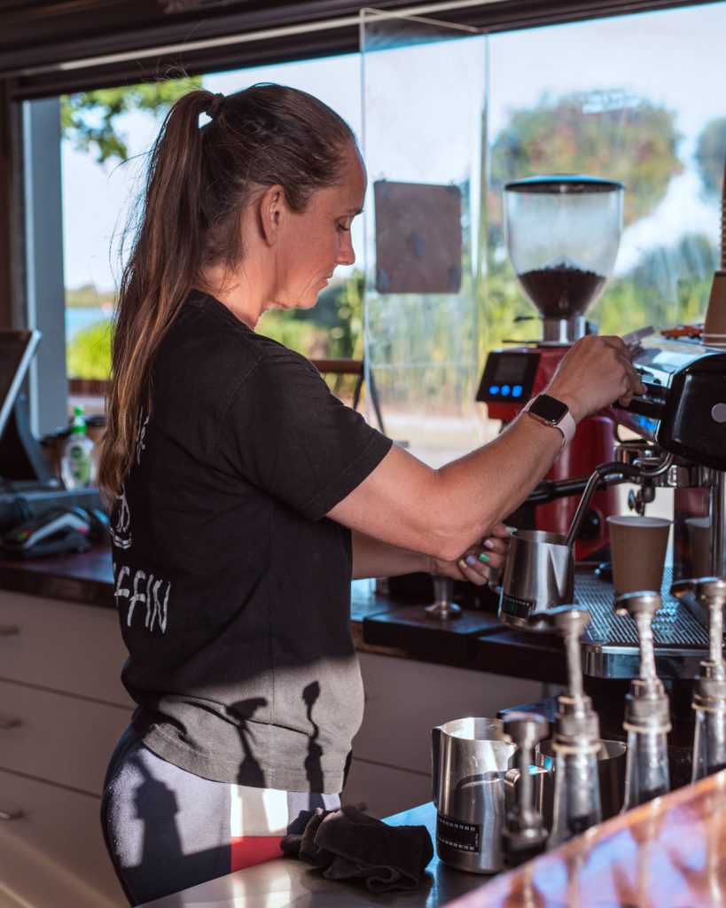 Lardan making a Latte
