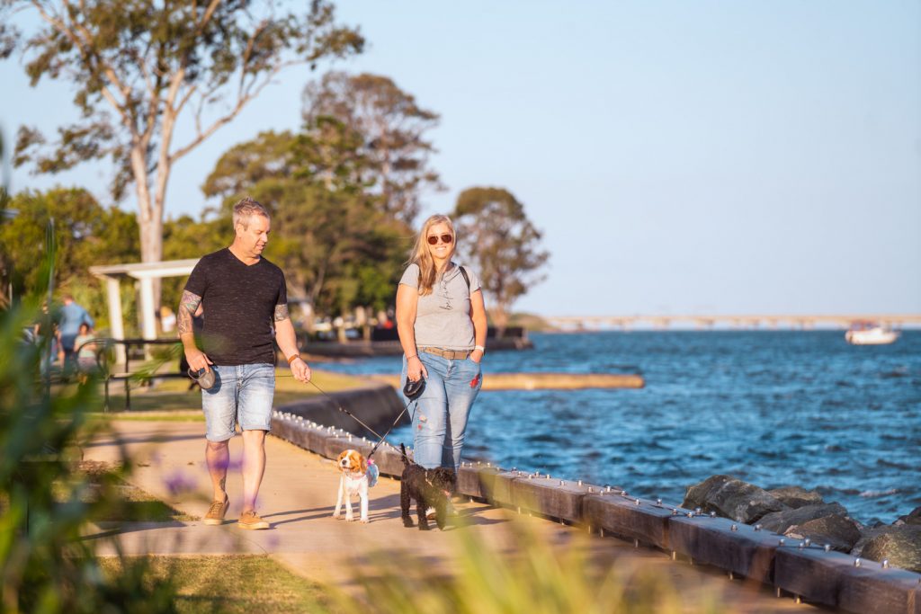 Walking along Dohles Rocks Esplanade